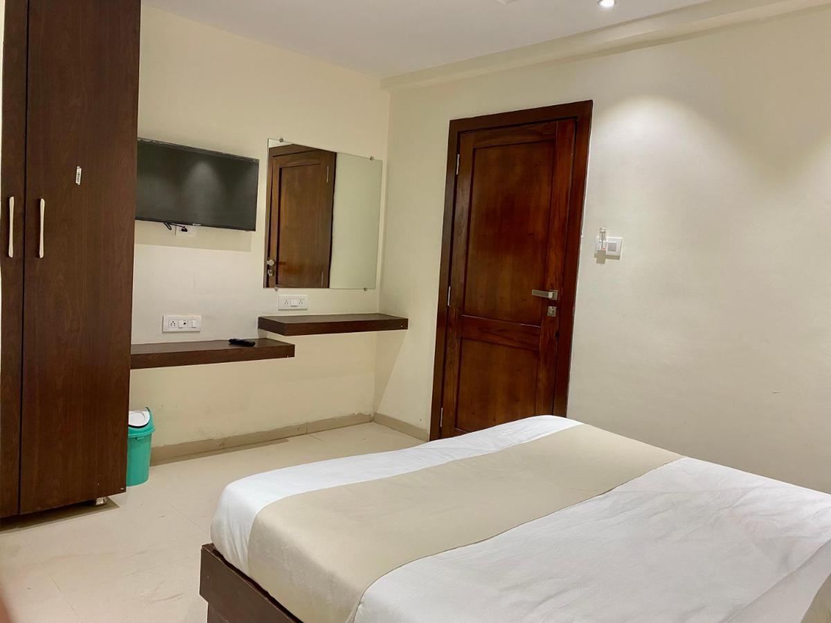 Hotel Vrindavan Palace 인도르 외부 사진