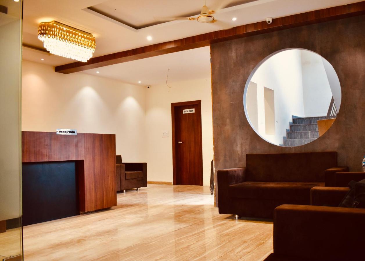 Hotel Vrindavan Palace 인도르 외부 사진
