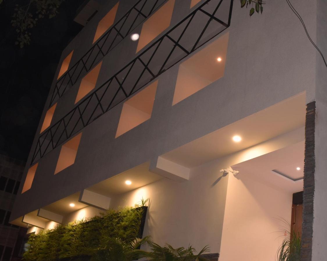 Hotel Vrindavan Palace 인도르 외부 사진