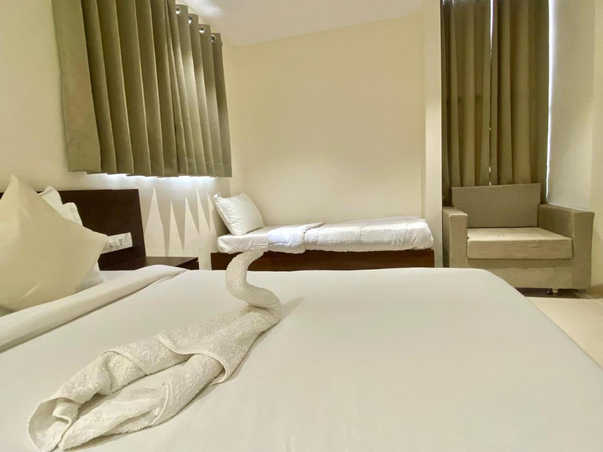 Hotel Vrindavan Palace 인도르 외부 사진