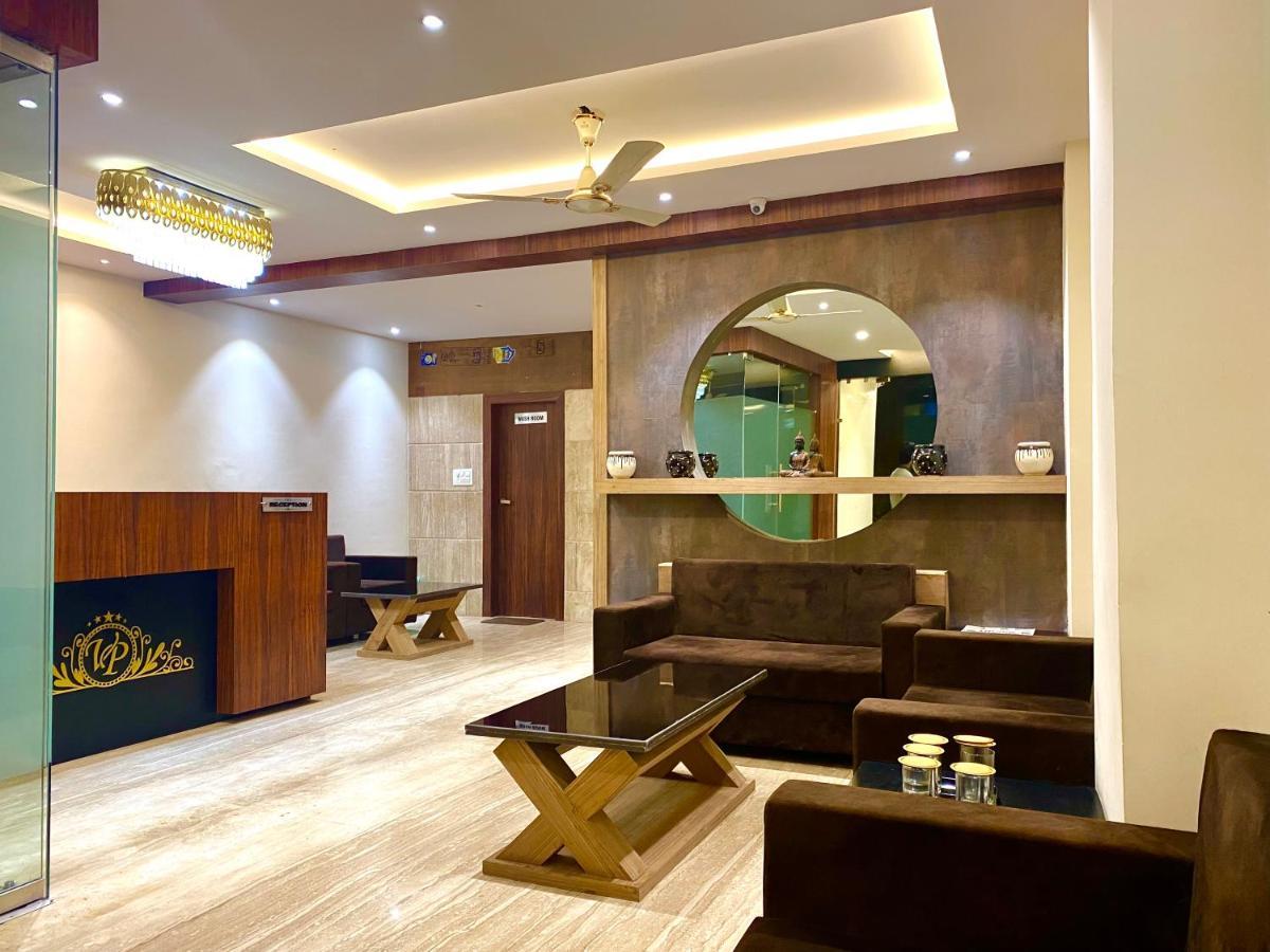 Hotel Vrindavan Palace 인도르 외부 사진