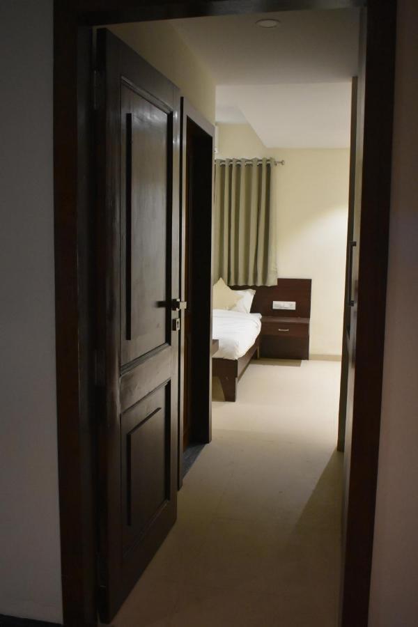 Hotel Vrindavan Palace 인도르 외부 사진