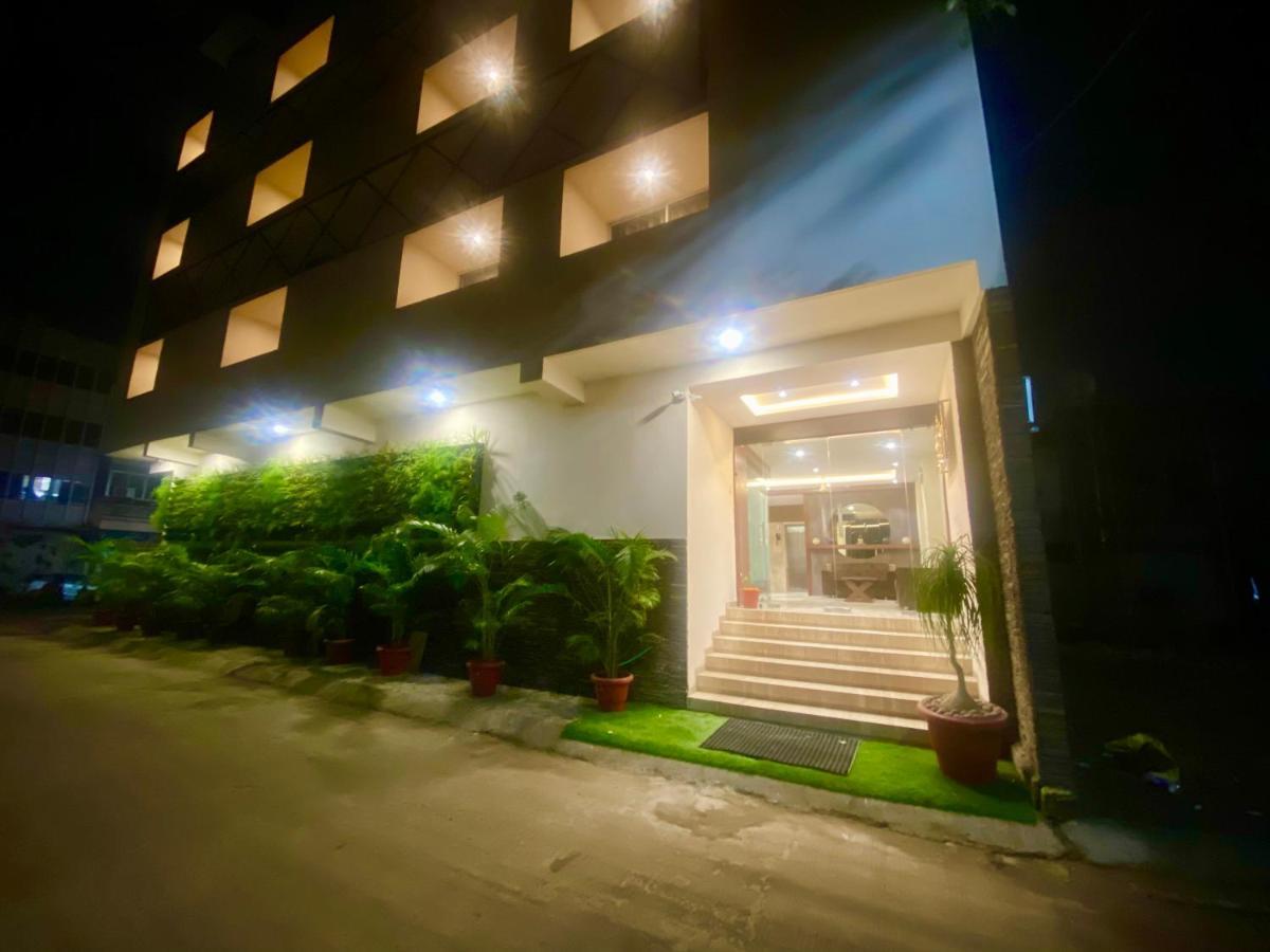 Hotel Vrindavan Palace 인도르 외부 사진